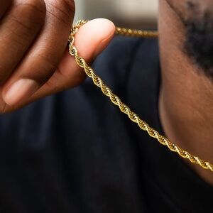 Chic Gold Twisted Chain Necklace